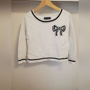 Boutique Moschino white & black 3/4 sleeves top. Bow print. Crop. Size 8.